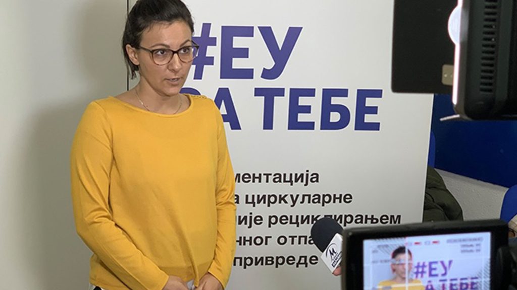 Анализе јавних политика отварају шансу за разумевање процеса доношења од¬лука, бољи увид у све фазе одлучивања и коначно за схватање који се актери, из којих интереса, побуда и мотива залажу за одређене опције.
