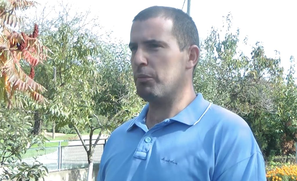 Vladimir Pavlović mladi je poljoprivredni proizvođač iz sela Sezemče nadomak Kruševca. Vladimir je nosilac poljoprivrednog gazdinstva, a kao mlad poljoprivrednik koristi subvencije grada kao i subvencije koje daje država. Ako mladi poljoprivrednici ne ostanu i opstanu na selima onda budućnosti za selo i nema, kaže Vladimir. Uključen je u rad lokalne samouprave, a kao predsednik Udruženja odgajivača goveda simentalske rase Leskovica često je u kontaktu sa ljudima iz lokalne samouprave i PSSS-a.