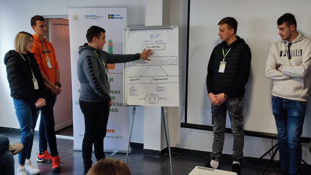 O merama lokalnih davanja za poljoprivredu koje treba dodatno podržati ili ih implementirati u narednom periodu, predstavnici udruženja Mladi poljoprivrednici Srbije diskutovali su sa predstavnicima Veća za poljoprivredu grada Kruševca u okviru Zimske škole poljoprivrede koju je krajem decembra organizovala Poljoprivredna savetodavna i stručna služba Kruševac.