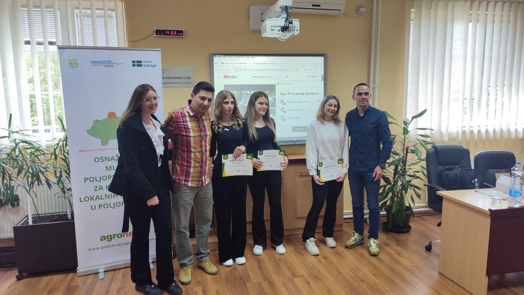 Tribina je održana u sredu 03.maja.2023. godine u sali Regionalnog centra za profesionalni razvoj u Smederevu.